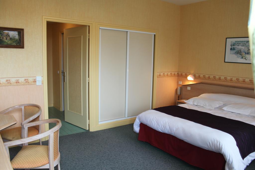 Hotel Des Bains Lancieux Habitación foto